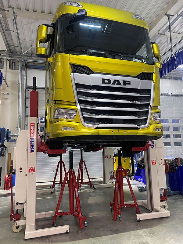 DAF Trucks using Stertil-Koni Column Lifts