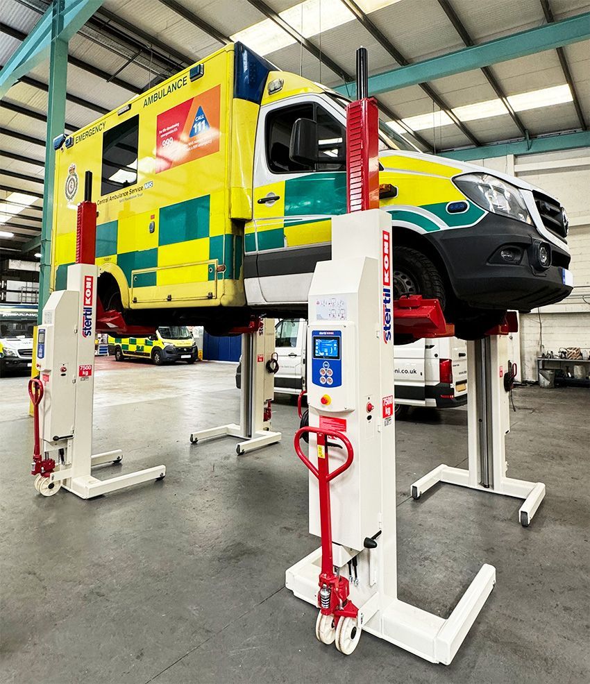 Mobile column lift for ambulance and emergency services