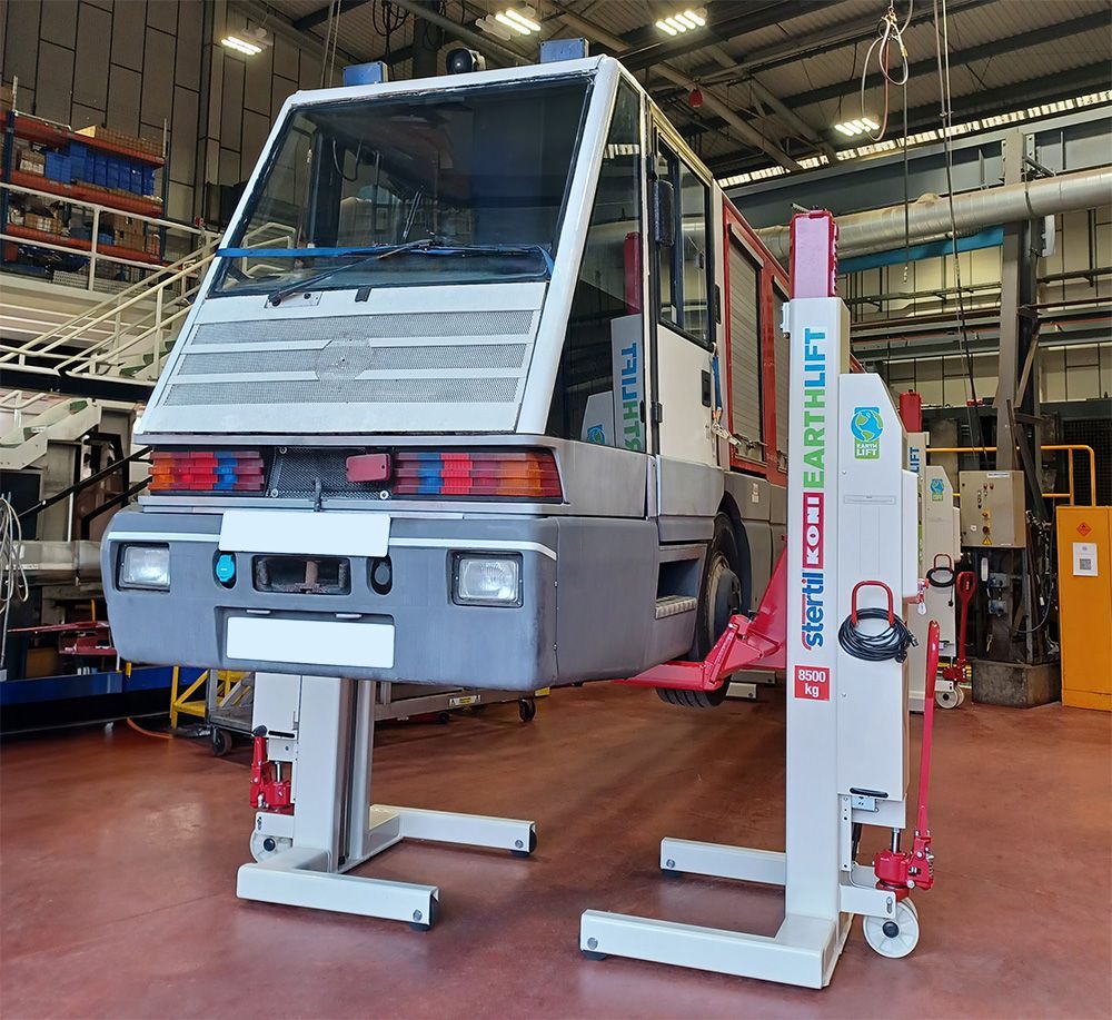 Stertil-Koni EARTHLIFT lifting Channel Tunnel vehicle