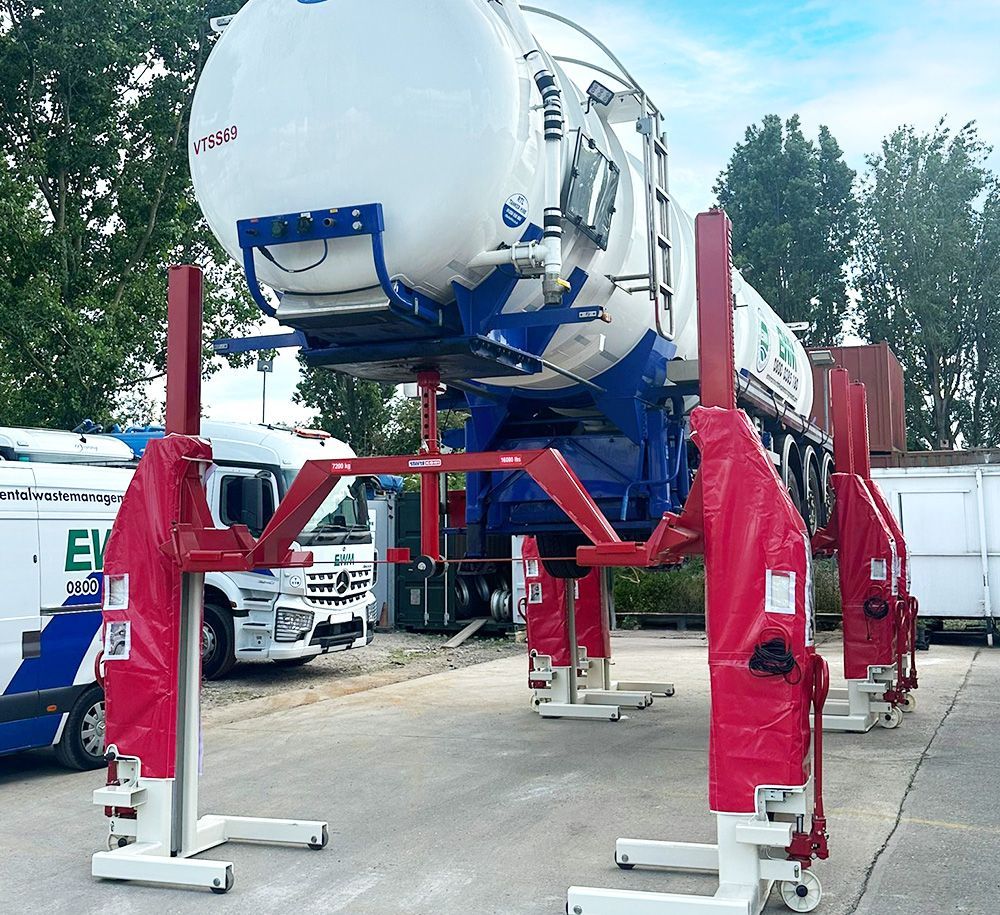 Mobile columns with trailer beam lifting adaptor