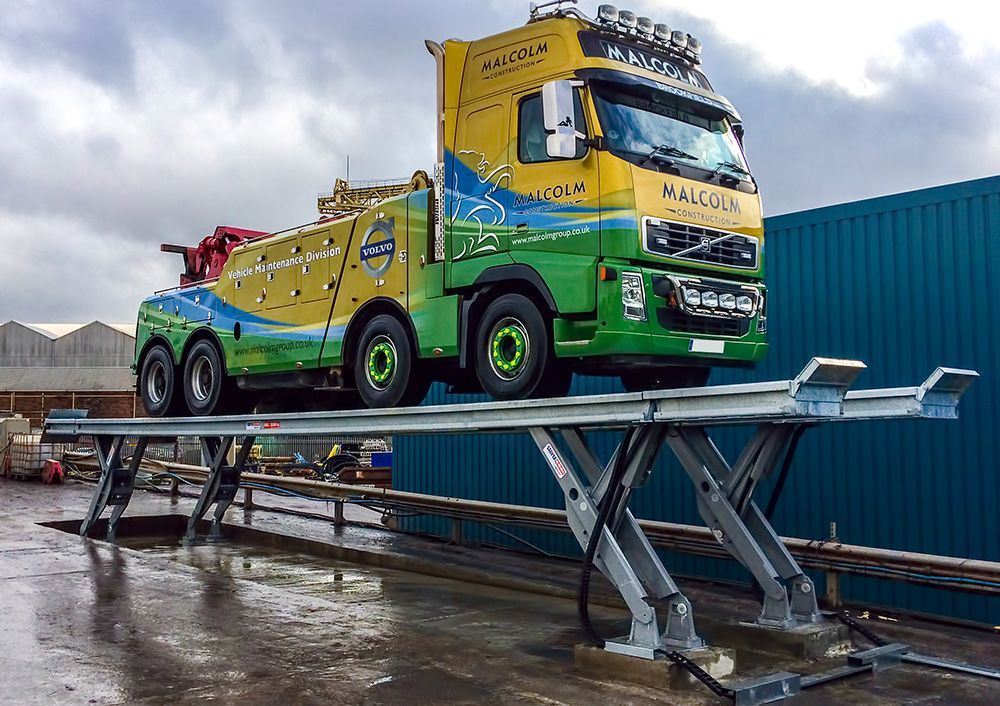 Stertil-Koni wash bay vehicle lift