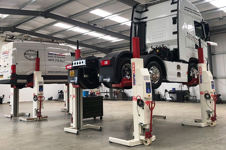 Wireless mobile column lifts