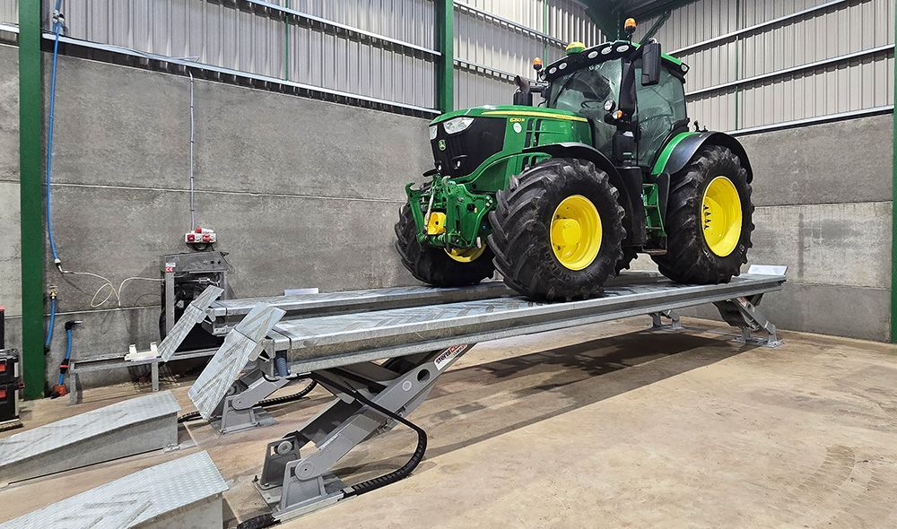 Stertil-Koni Washbay SKYLIFT for Agricultural Vehicles